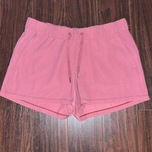 Lululemon On The Fly mid rise short